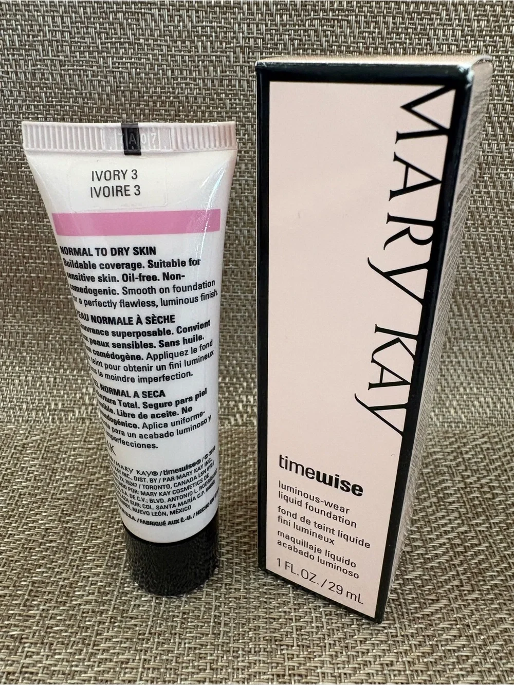 Mary Kay Timewise Luminous-Wear Liquid Foundation Ivory 3 (038698) New In Box